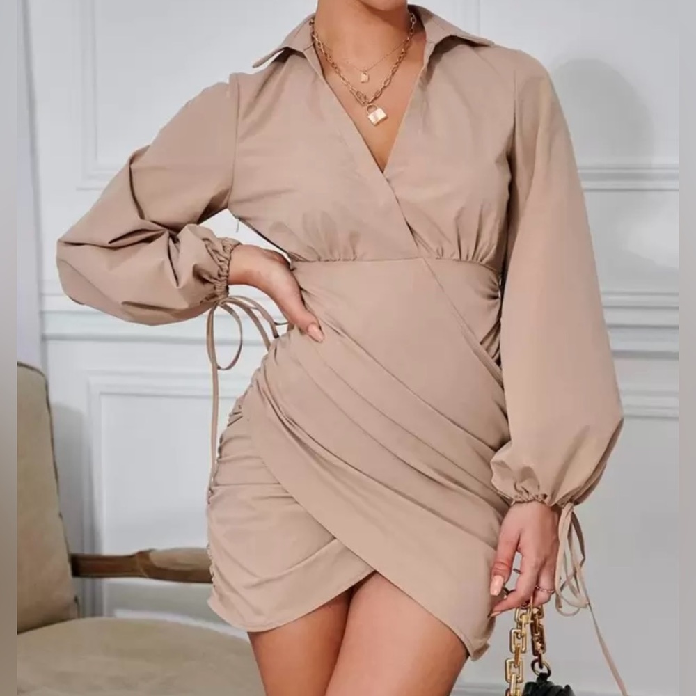 💖5 for $25 bundle deal💖
SHEIN Taupe Long Sleeve Wrap Dress